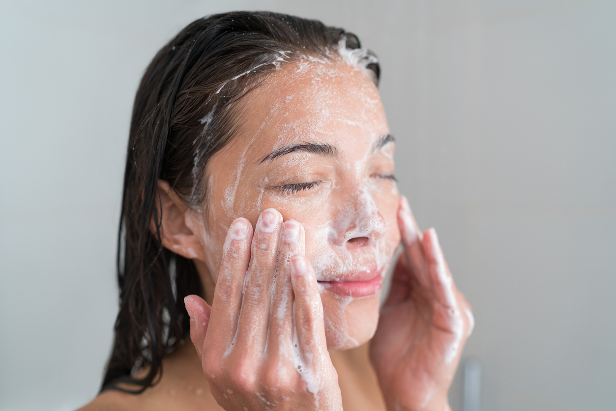 How to wash your face properly to prevent acne