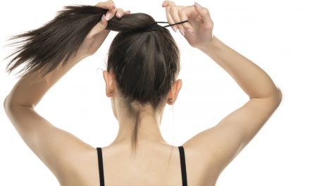 Does tying your hair damage it?